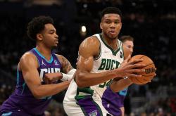 开云体育app-关于雄鹿豪取十连胜,卫冕之路依旧傲视群雄的信息