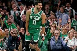 开云体育登录-青岛队翻盘福建队，塔图姆带队取胜