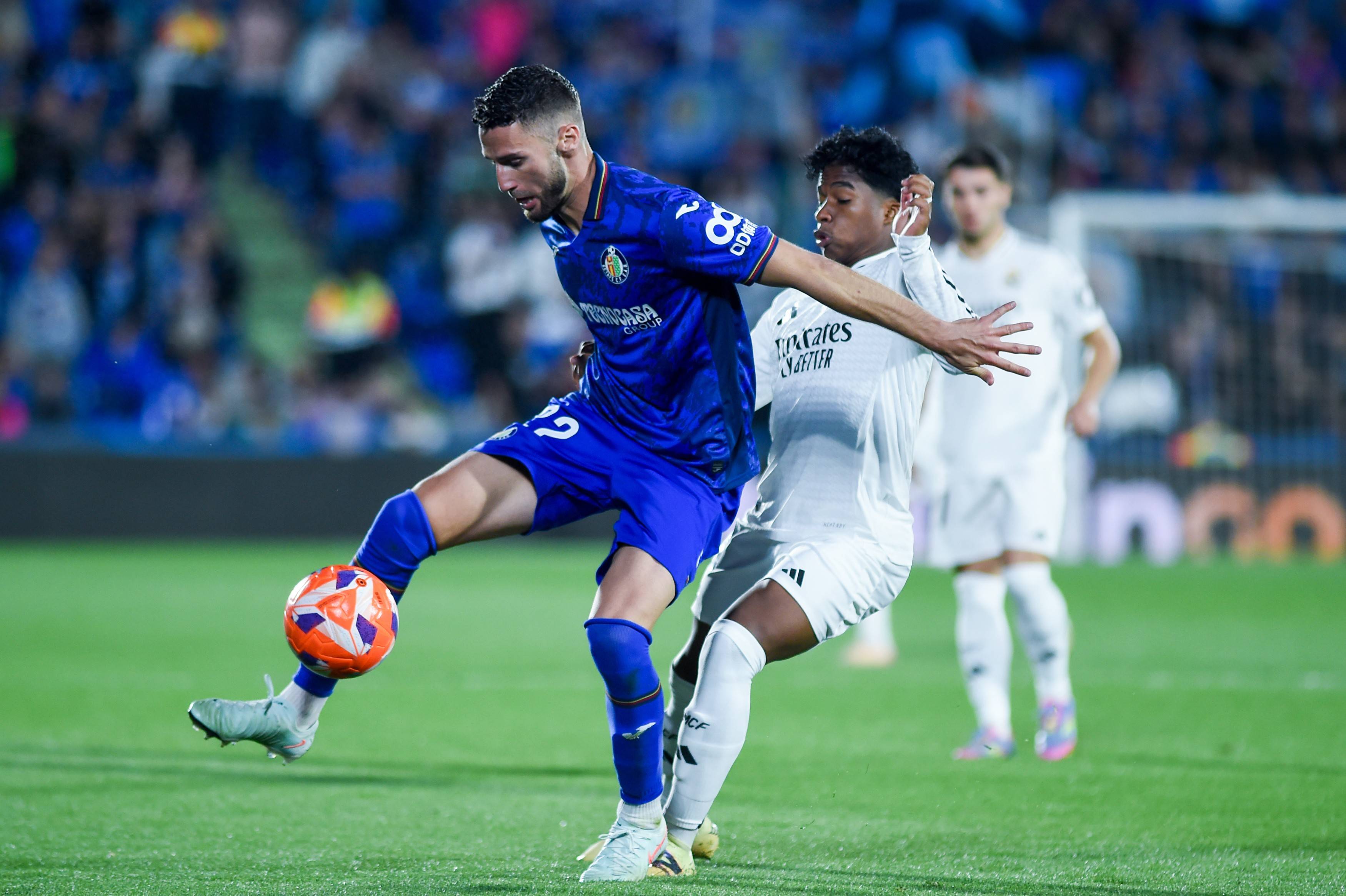 皇马中场控制比赛，稳健取胜对手