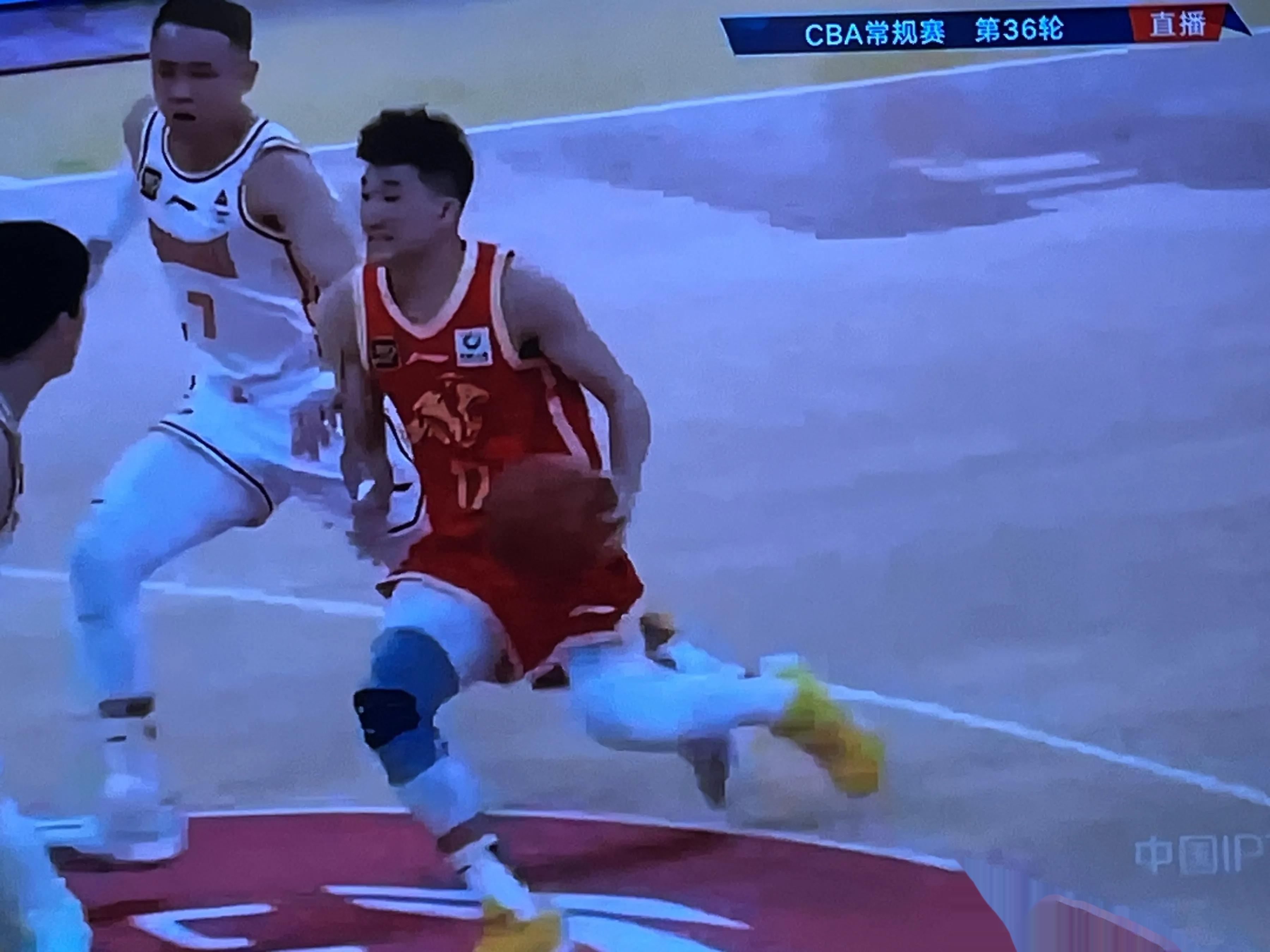 山西男篮不敌上海队,遭遇两连败 山西男篮不敌上海队,遭遇两连败