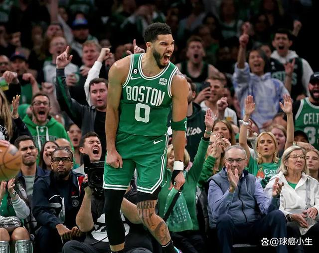 青岛队翻盘福建队，塔图姆带队取胜